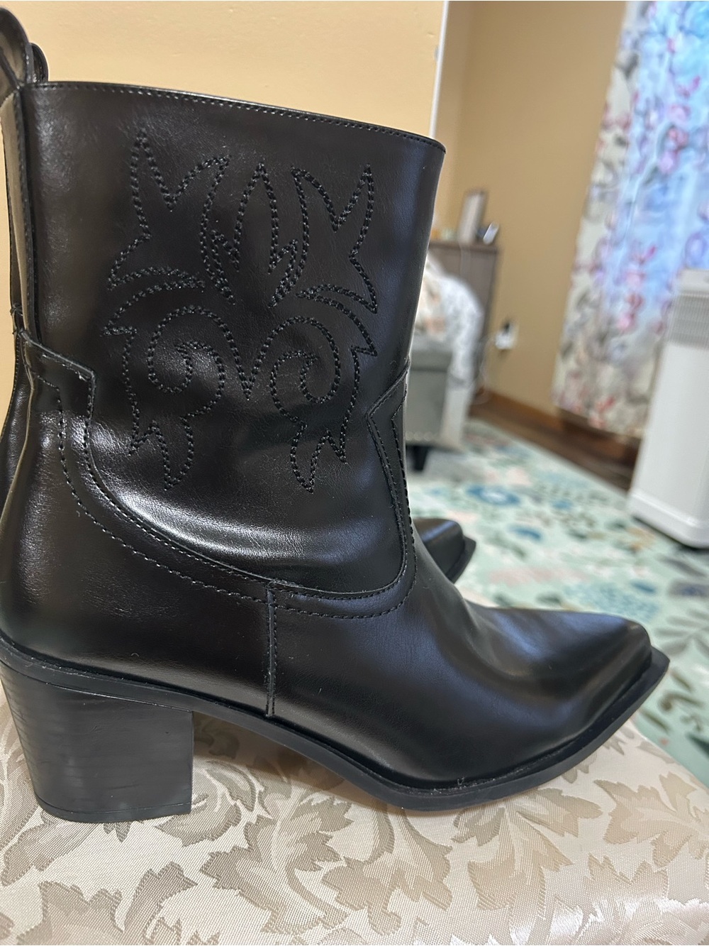 Women's Black Leather Heeled Western Ankle Boots